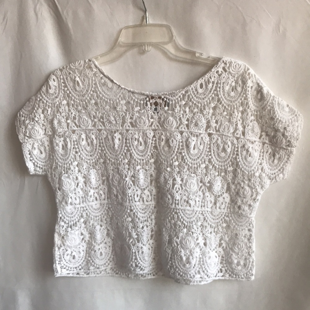 Skies Are Blue crocheted white crop top - Picture 4 of 7